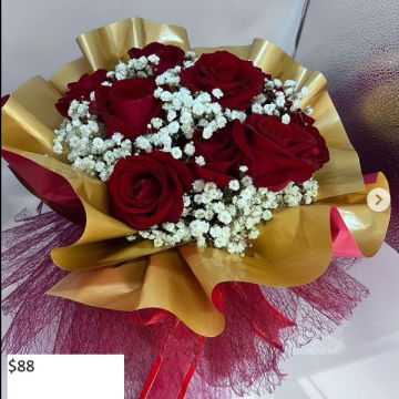 Red Roses With Baby Breath